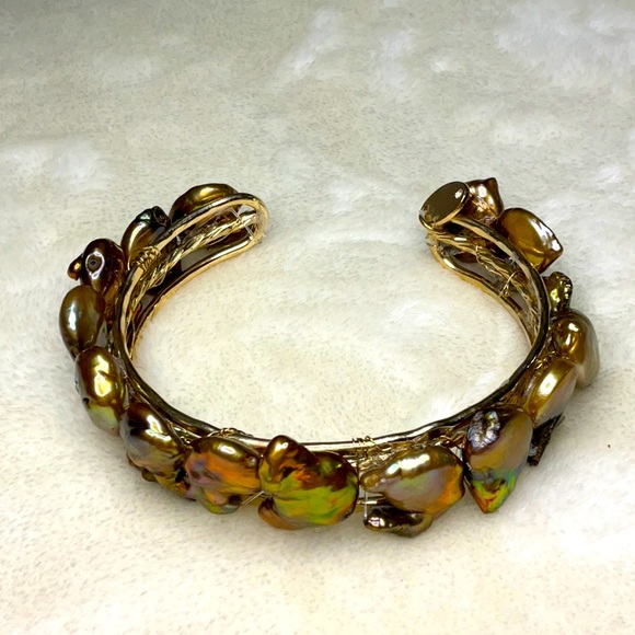 Baroque Pearl Cuff Bracelet🦪 - Picture 2 of 4